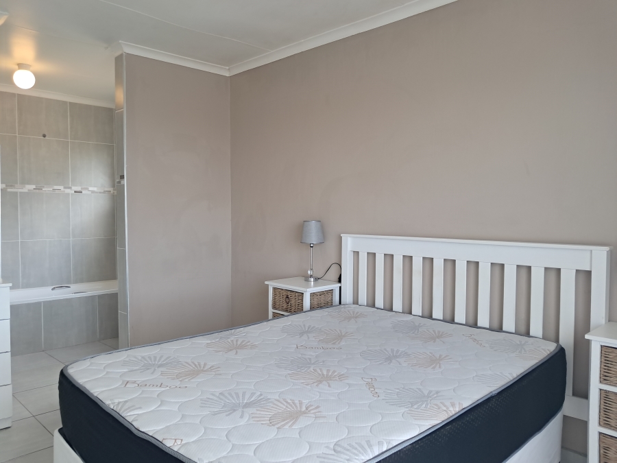 To Let 3 Bedroom Property for Rent in Wavecrest Eastern Cape